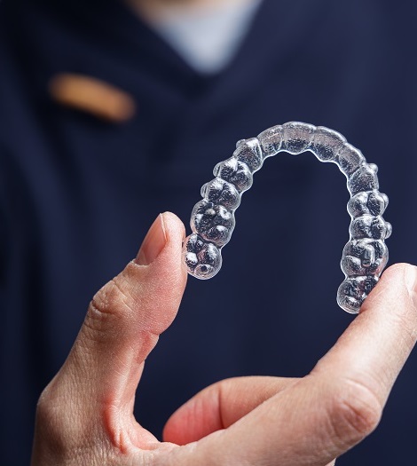 Czy nakładki ortodontyczne wpływają na sposób mówienia?