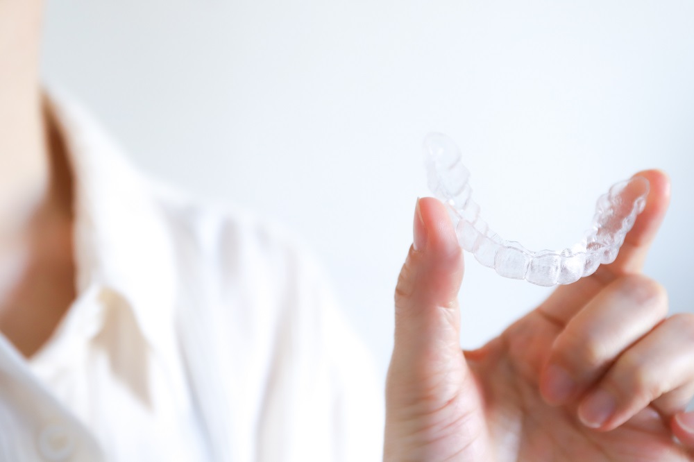 Co jeść, a czego unikać podczas noszenia nakładek?