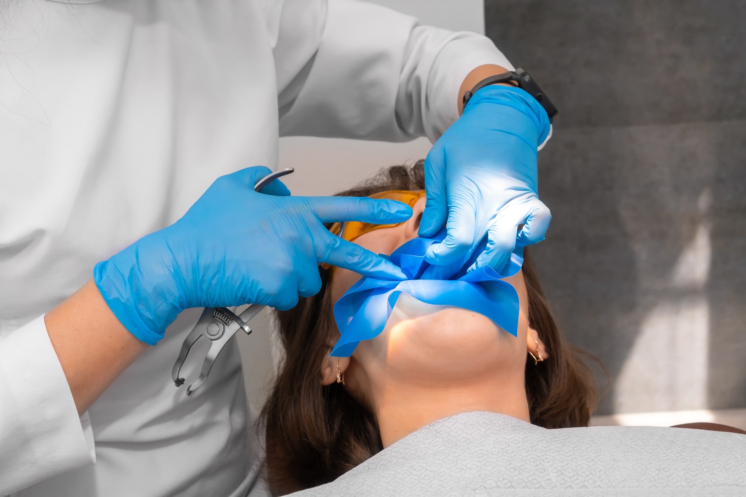 Czy leczenie nakładkami wymaga wizyt kontrolnych?